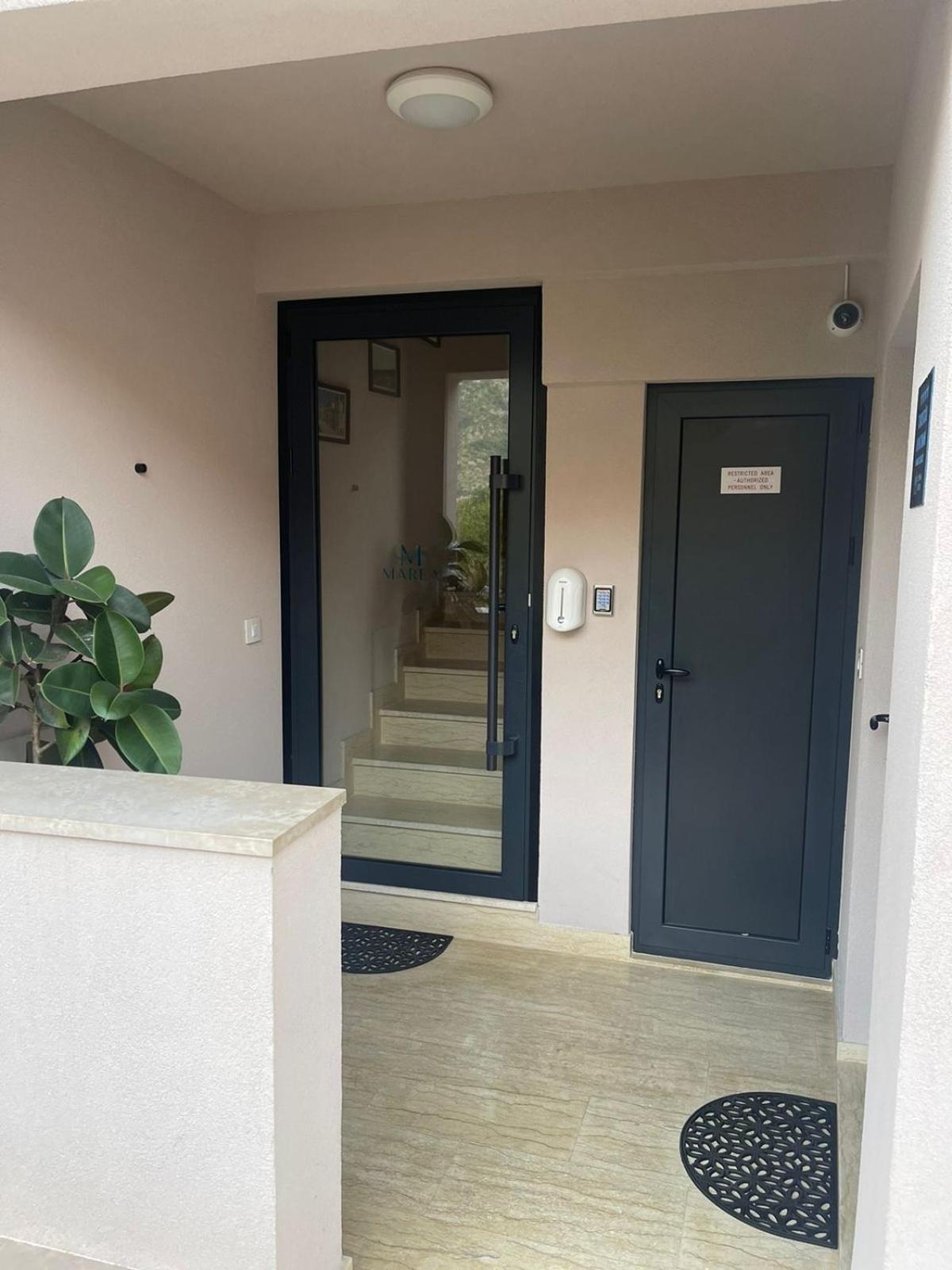 Marea Deluxe Apartments Cattaro Esterno foto
