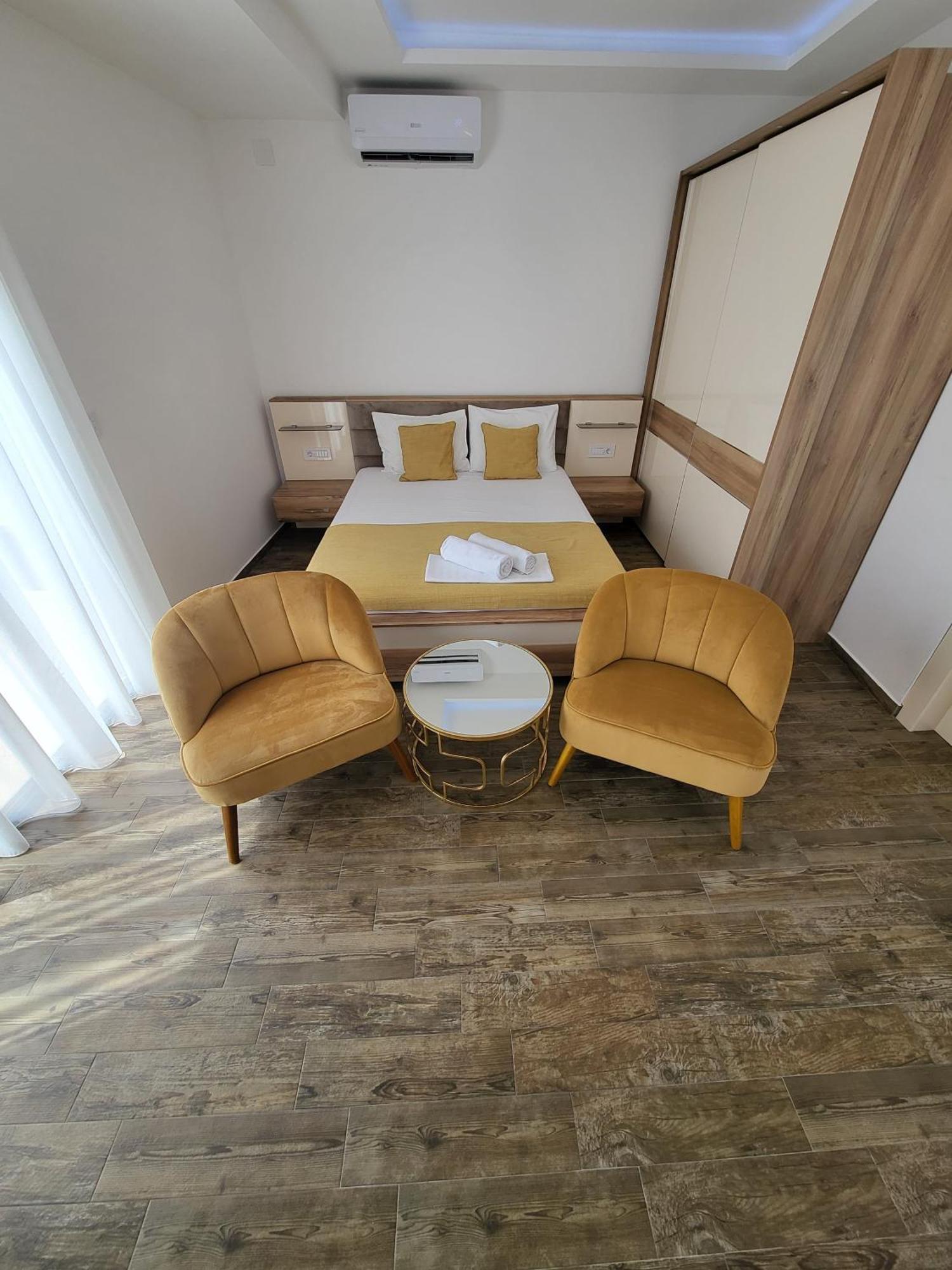 Marea Deluxe Apartments Cattaro Esterno foto