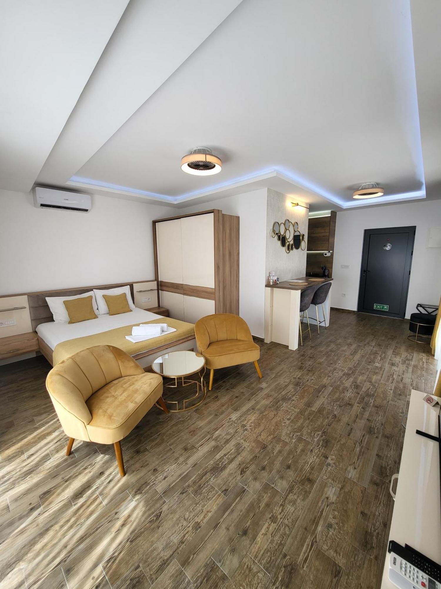 Marea Deluxe Apartments Cattaro Esterno foto