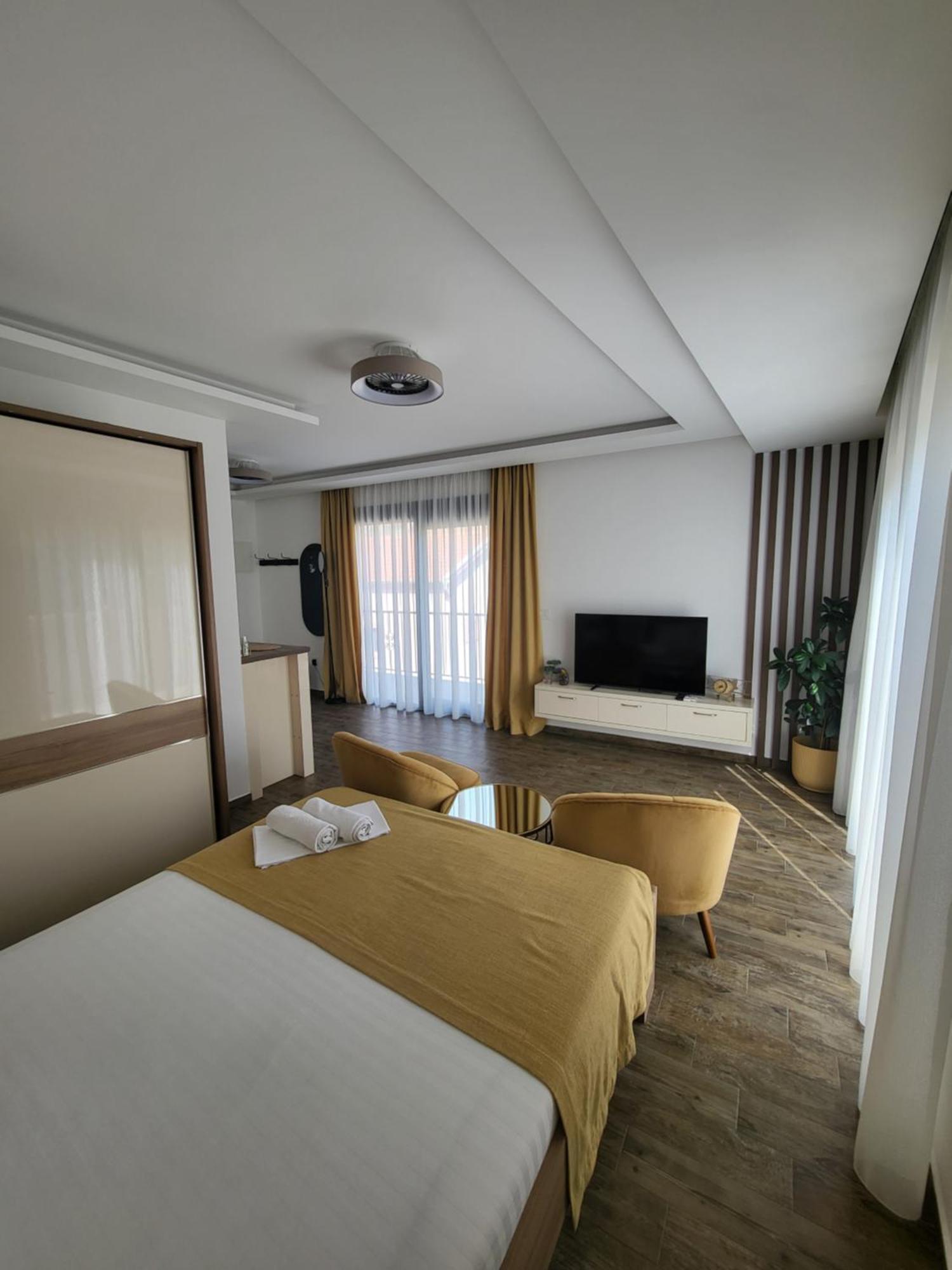 Marea Deluxe Apartments Cattaro Esterno foto