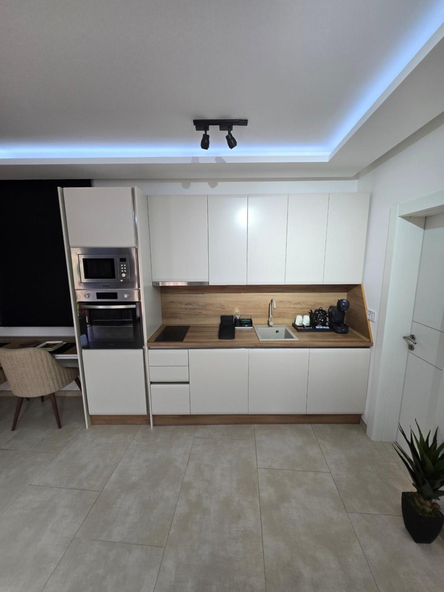 Marea Deluxe Apartments Cattaro Esterno foto